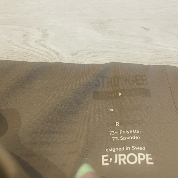 Running leggings with left thigh details, size medium. - Picture 3 of 4